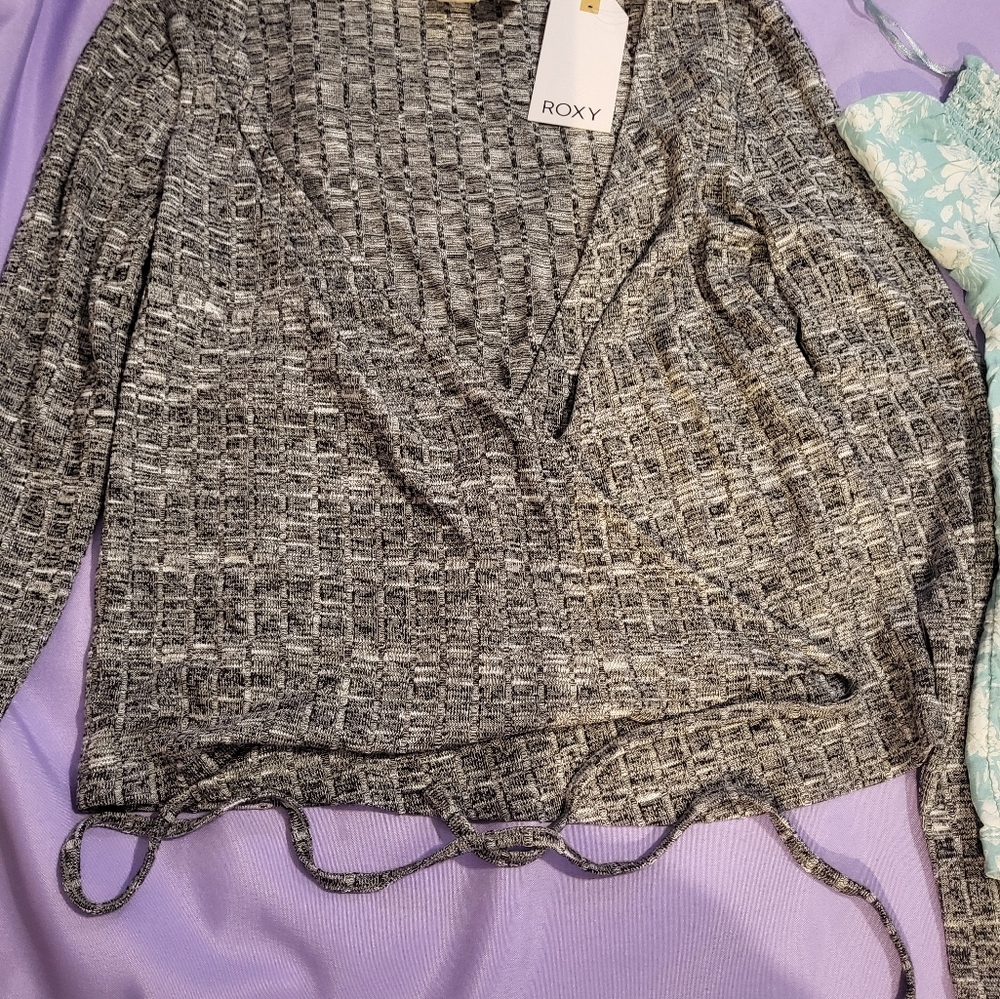 NWT ROXY SHIRT & SWEATER - Picture 3 of 11